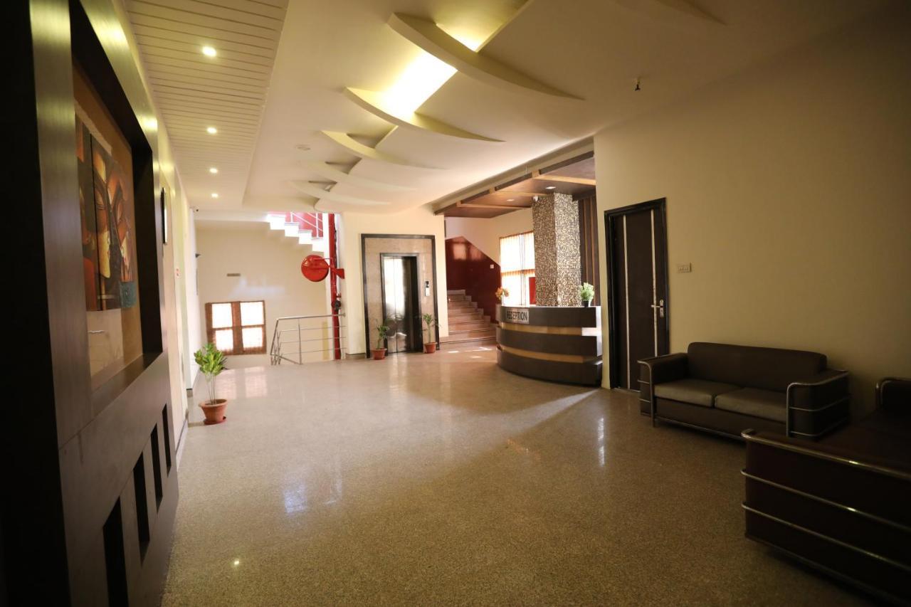 Bhagya Raj Palace By Wb Comfort Kanpur Exterior foto